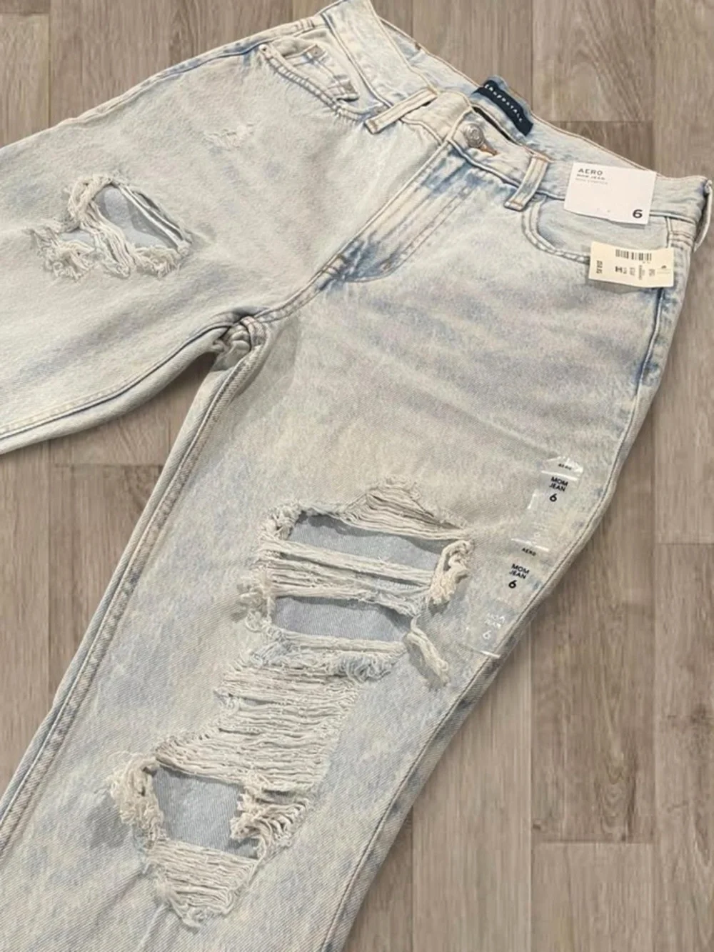 Aéropostale Light Wash Mom Jeans - Light Blue - Picture 6 of 6